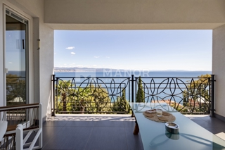 OPATIJA - Ampia Villa con 4 Unità Abitative e Vista Mare