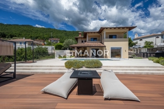 MOŠĆENIČKA DRAGA, KRAJ – Villa moderna con piscina, jacuzzi e vista mare – un’oasi di lusso e privacy