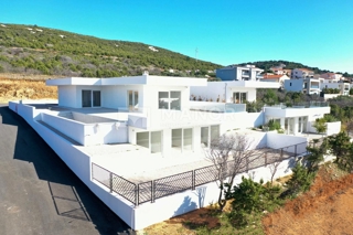 ISOLA DI PAG, NOVALJA – Villa con piscina a sfioro e vista mare
