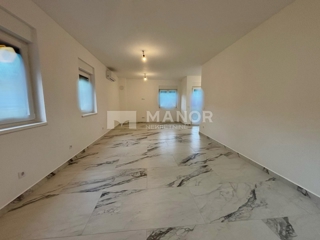 ISOLA DI KRK, BAIA DI SOLINE – Nuova costruzione! Appartamento con balcone, 60 m², 1° piano, a 400 m dal mare