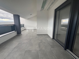 ISOLA DI KRK, BAIA DI SOLINE – Nuova costruzione! Appartamento con terrazza coperta, 2° piano, a 400 m dal mare