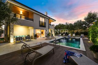 Casa Novalja, 294m2