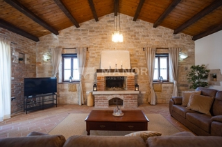 Istria, Sv. Lovreč - Villa in pietra autentica istriana