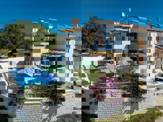 Non ti serve altro: casa nuova con piscina a Cavrano, Marzana