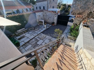 Poreč - Casa in pietra con due appartamenti