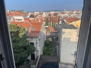 Pola, Centro - Appartamento sottotetto da ristrutturare