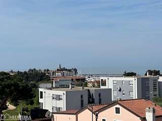 Spazioso appartamento con vista mare, Cittanova, Istria