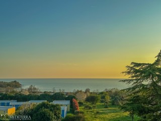 Appartamento ristrutturato con vista mare e due camere da letto, Cittanova, Istria