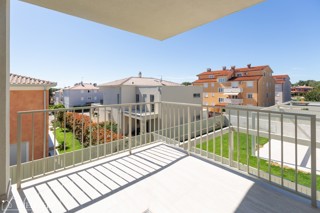 Appartamento al primo piano con terrazza sul tetto, Cittanova, Istria