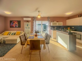 Casa a un piano con piscina a Cittanova, Istria