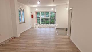 Locale commerciale Saršoni, Viškovo, 51,92m2