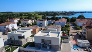 Appartamento con terrazza sul tetto e vista mare - Cittanova (15)