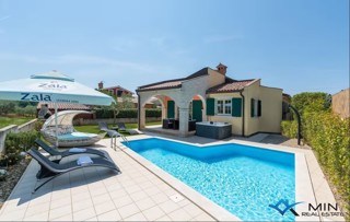 Affascinante casa con piscina vicino a Parenzo