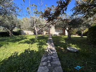Affascinante casa con giardino vicino a Buie