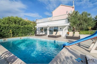 Casa con piscina e vista mare - Verteneglio