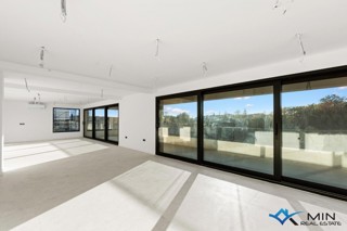 Grazioso attico con terrazza sul tetto nelle vicinanze di Parenzo