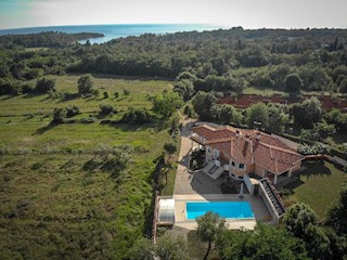 Casa con Piscina e Giardino - Umago