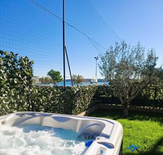 Appartamento con giardino, prima fila al mare a Cittanova