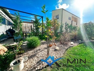 Moderno appartamento con giardino a Tar