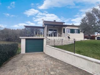 ISTRA, KRINGA- samostojeća kuća s bazenom na 2000 m² okućnice