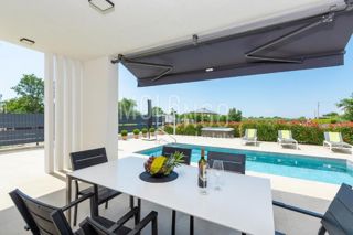 ISTRIA, PARENZO – Lussuosa Villa Moderna con Piscina