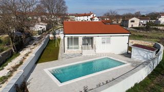 ISTRA, ROVINJ - Moderna prizemnica s bazenom