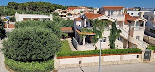 Vodice, bella casa con quattro appartamenti