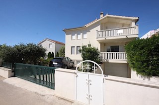 OCCASIONE!-Vodice, una bella casa con giardino