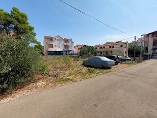 Vodice, terreno edificabile vicino alla spiaggia