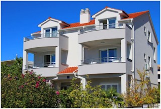 Rogoznica, condominio in prima fila al mare