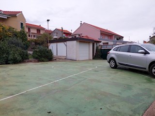 Sebenico, casa con terreno vicino alla spiaggia