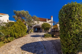 CITTÀ DI KRK - Casa indipendente in seconda fila al mare