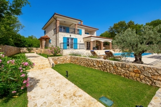 ISOLA DI KRK, KRAS - Autentica villa in pietra con piscina e campo da bocce nel cuore dell'isola di Krk