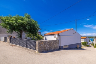 PUNAT - Casa indipendente con terrazza vicino al mare