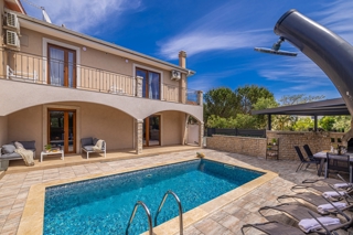 LINARDIĆI, ISOLA DI KRK - Villa autentica con piscina, vista mare e completa privacy