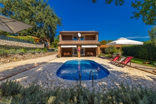 ISOLA DI KRK - Casa con piscina in una posizione tranquilla con vista sul mare