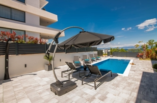 MALINSKA - Appartamento di lusso con piscina vicino al mare