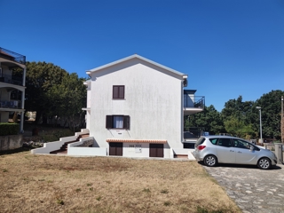ISOLA DI KRK, NJIVICE - Appartamento con una camera da letto e ampio soggiorno