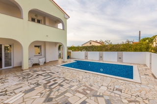 ISOLA DI KRK, MALINSKA - Casa con piscina e vista mare