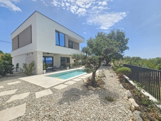 CITTÀ DI KRK, area urbana più ampia - Villa moderna con piscina
