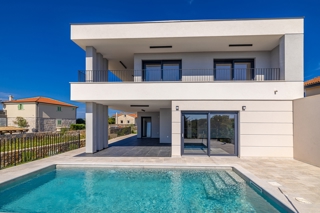 L'ISOLA DI KRK, la zona più ampia della città di Krk - Villa di lusso con vista sul mare