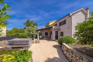 ISOLA DI KRK - Casa bifamiliare in pietra con jacuzzi