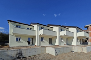 RIJEKA, ŠKURINJE - Casa di testa in una fila con tre camere da letto