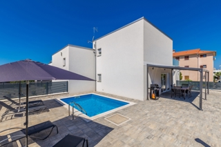 MALINSKA - Casa bifamiliare con piscina riscaldata