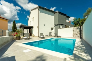 ISOLA DI KRK - Casa con piscina a 100 metri dal mare!