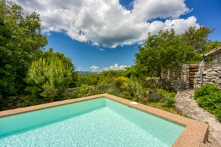L'ISOLA DI KRK - Una bellissima proprietà con due case in pietra