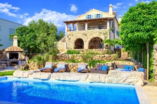 ISOLA DI KRK, MALINISKA - Casa rustica con piscina e vista sul mare