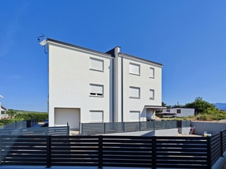 ISOLA DI KRK, ŠILO - Appartamento con vista mare e piscina in comune