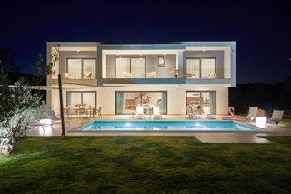 L'ISOLA DI KRK, la zona più ampia della città di Krk - Villa esclusiva con piscina in una posizione tranquilla