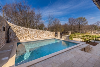 ISOLA DI KRK – Autentica villa in pietra con piscina in posizione tranquilla